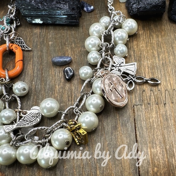 Chunky chains layered pearls charms necklace - Picture 6 of 6